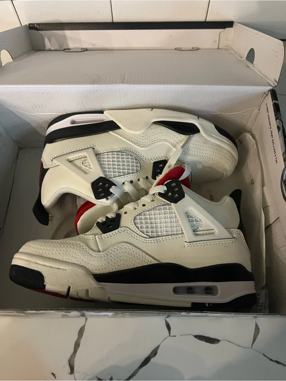 Men’s Retro 4 Fight Club Size 5.5.